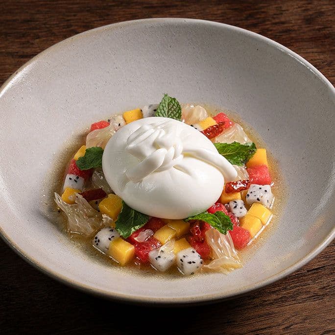 Phô Mai Burrata với trái cây nhiệt đới với cà chua ngâm tương (nhỏ)