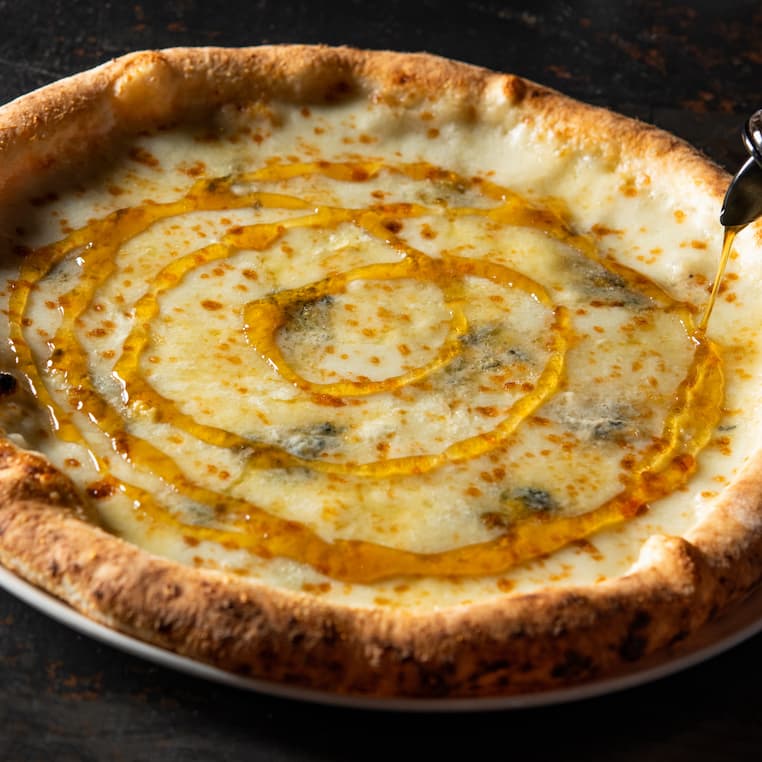 Pizza 4 loại phô mai nhà làm